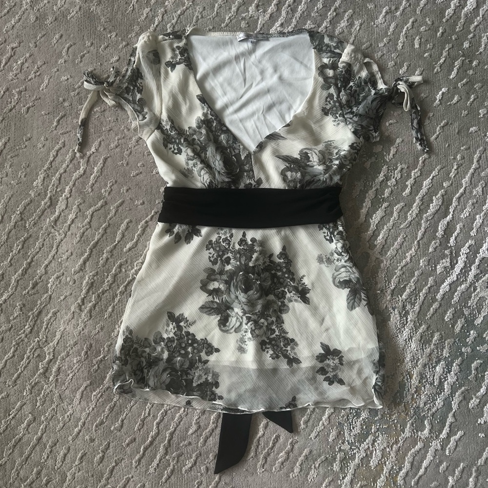 Moa Moa Black and White Floral V-Neck Blouse